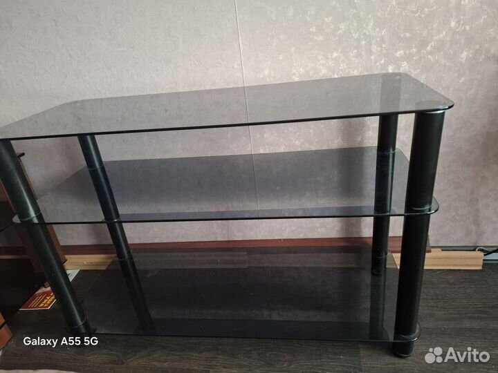 Стеклянный журнальный столик