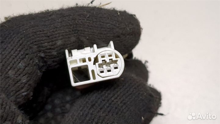 Зеркало боковое правое Toyota Avensis 2