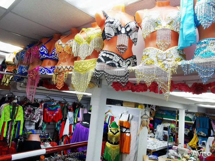 Швея в ателье восточных костюмов