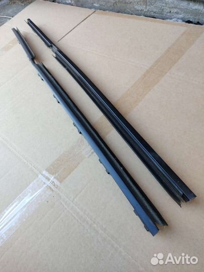 Молдинги стекла внутренние чёрные bmw e39