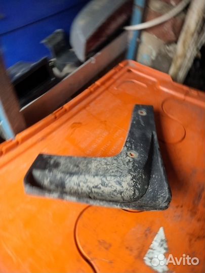 Брызговик задний левый киа рио 3 седан