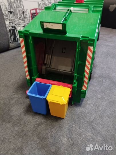 Мусоровоз Bruder