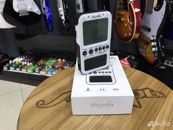 Метротюнер и справочник гитарных аккордов