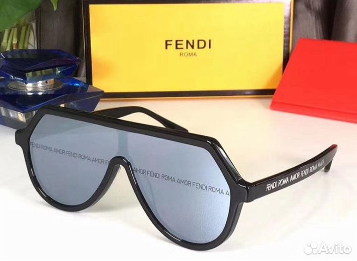 Брендовые солнцезащитные очки