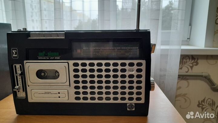 Радиола, транзистор