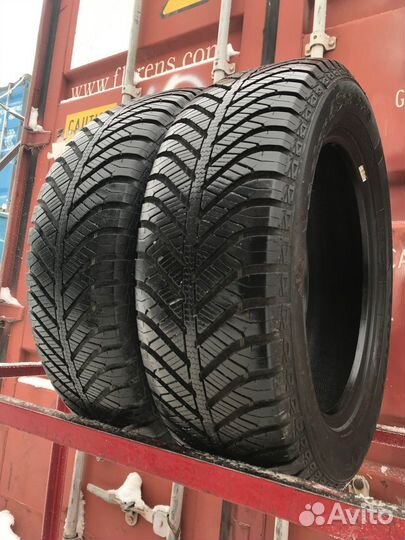 Goodyear Vector 4Seasons 215/60 R17 96V