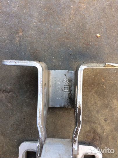 Петли задней двери LADA Largus