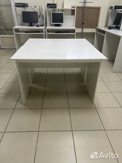 Письменный стол