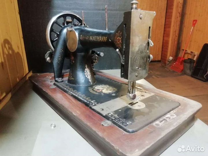 Дореволюционная швейная машинка 