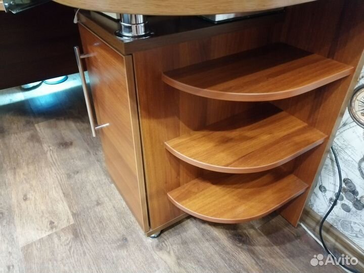 Письменный/компьютерный стол