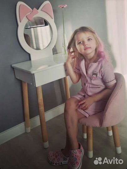 Детский туалетный столик с зеркалом для девочек