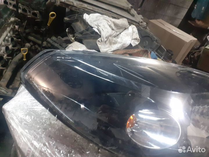 Фара правая Renault Sandero