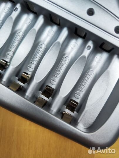 Зарядное на 8 шт ааа/аа Ni-Mh аккумуляторов