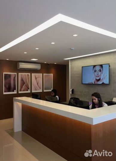 Ресепшн, стойка администратора для школы английско