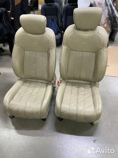 Передние сидушки Infiniti FX37