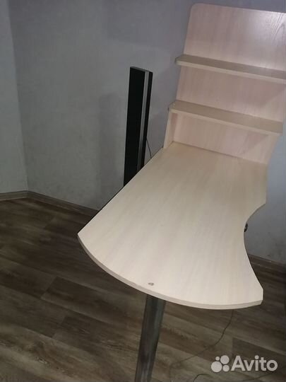 Маникюрный стол