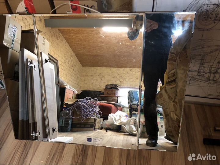 Зеркальная навесная полка в ванную с дефектами