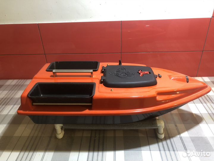 Прикормочный кораблик с gps и эхолотом