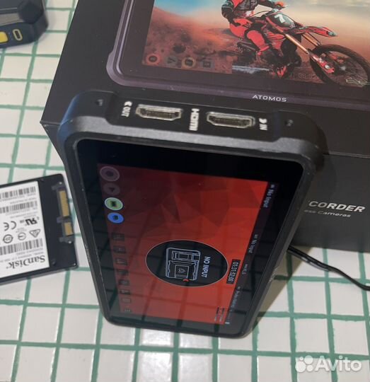 Видеорекордер Atomos Ninja V монитор
