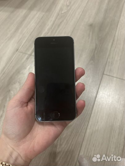 iPhone SE, 32 ГБ