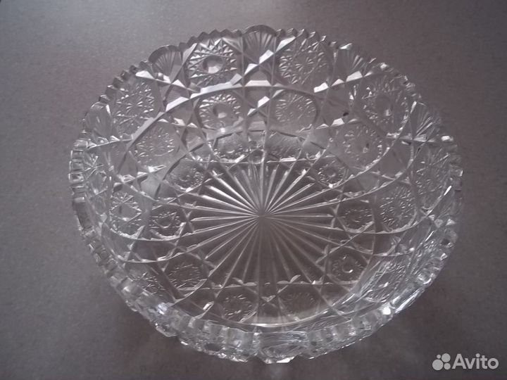 Большая хрустальная ваза