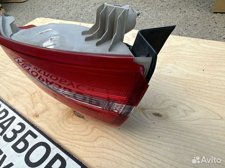 Фонарь правый внешний Ford Focus 3