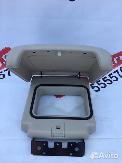 Nissan Patrol Y62 Подлокотник