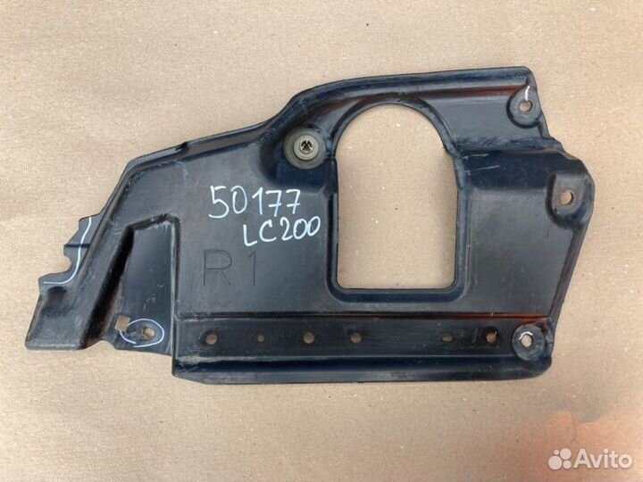 Пыльник бампера передний правый Toyota Land