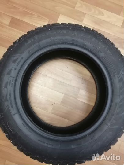Goodyear UltraGrip Extreme 215/65 R16 98T