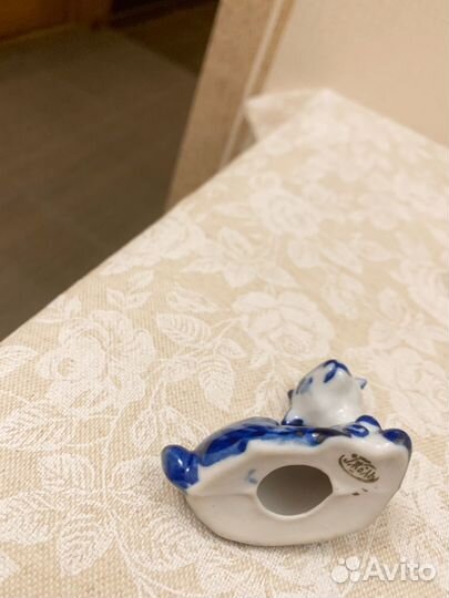 Коллекция из семи фигурок гжель