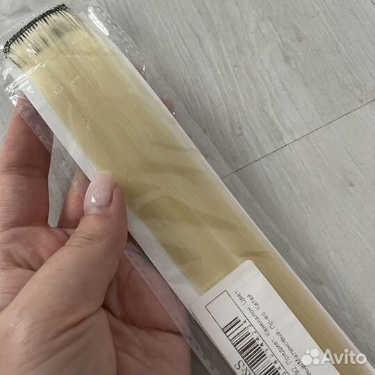 Канекалон на заколке