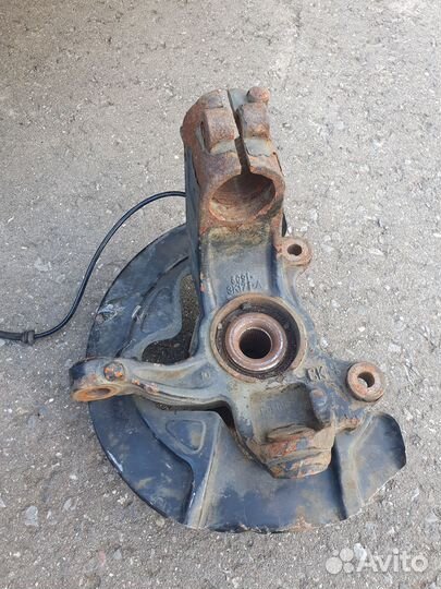 Кулак поворотный s80 II комплект