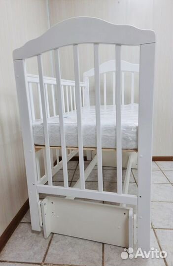 Детская кровать на маятнике с быстросъемным бортом