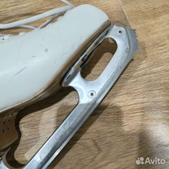 Фигурные коньки edea chorus 235