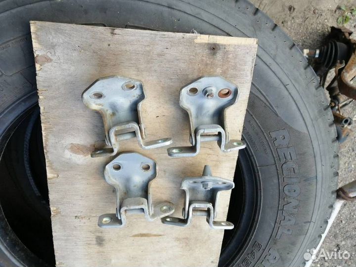 Петля двери Nissan Almera Tino V10