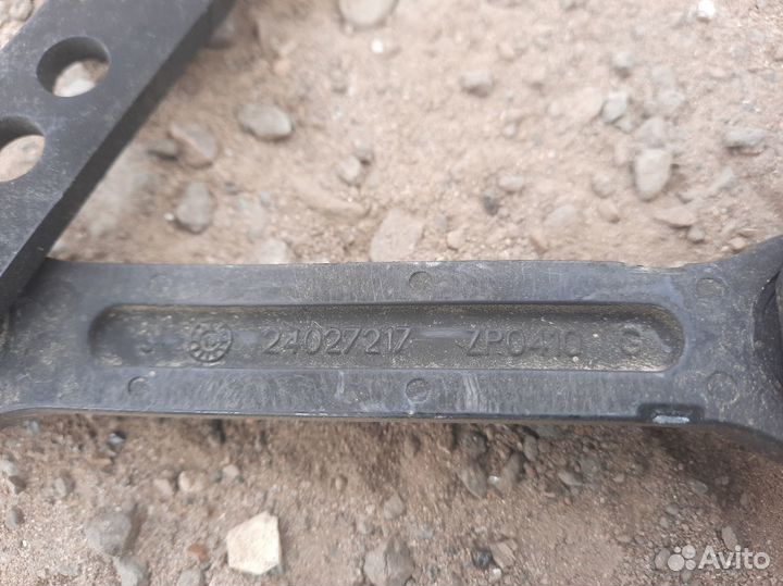 Поводок стеклоочистителя передний правый Mercedes