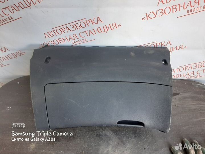 Бардачок Skoda Octavia A5