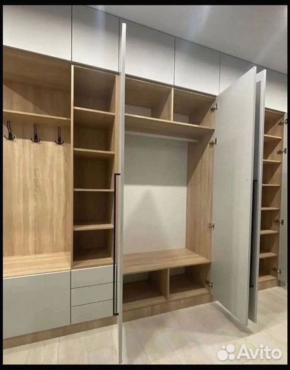 Шкаф в прихожую четырехдверный