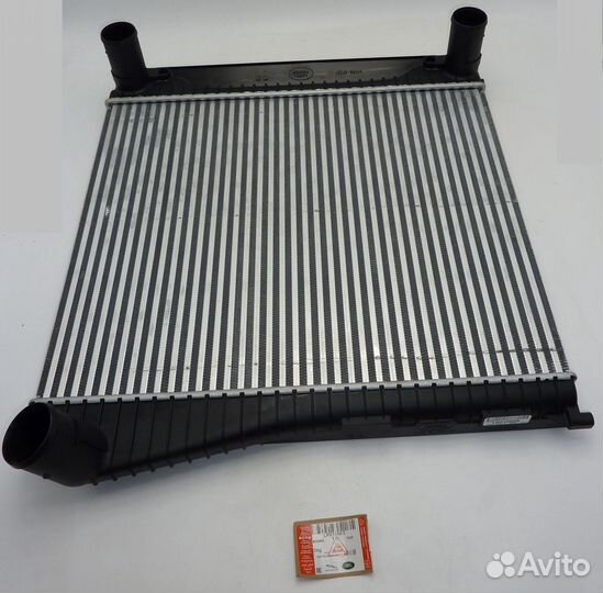 Интеркулер Land Rover 3.0TD LR015603