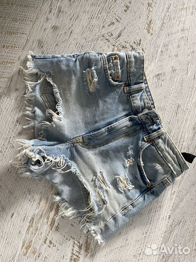 Джинсовые шорты zara 32