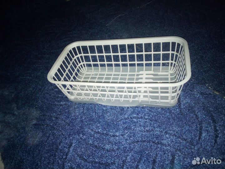 Корзина с поддоном в ванную комнату