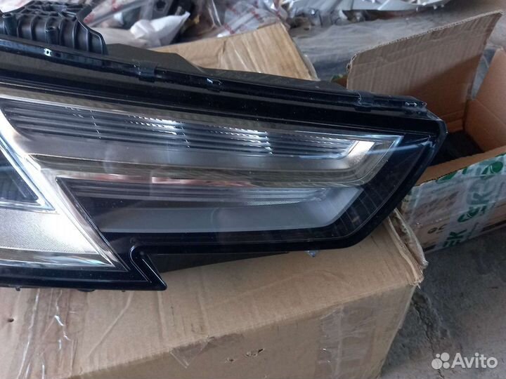 Фара передняя правая Audi A4 B9