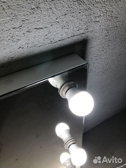 Зеркало с подсветкой для ванной