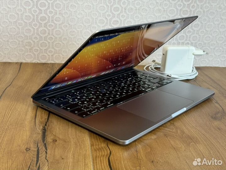 MacBook Pro 13 Core i5 16GB 1TB SSD 2022