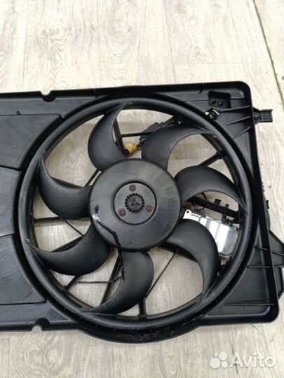 Вентилятор охлаждения радиатора Ford Focus CB4