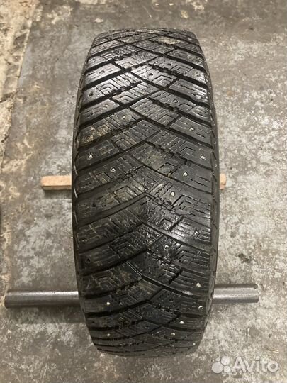 Goodyear Ultragrip Ice Arctic 215/65 R17 99T