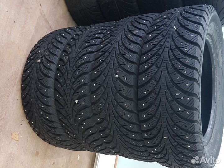 Sava Eskimo Stud 215/65 R16