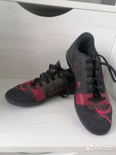 Футбольные бутсы nike