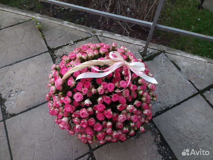 Корзина роз, кустовые розы