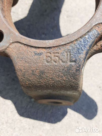 Кулак передний левый Suzuki Grand Vitara